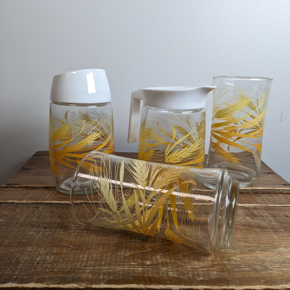 Vintage 1970s Golden Wheat Pattern Glass Cream and Sugar And 2 Drink Glassws